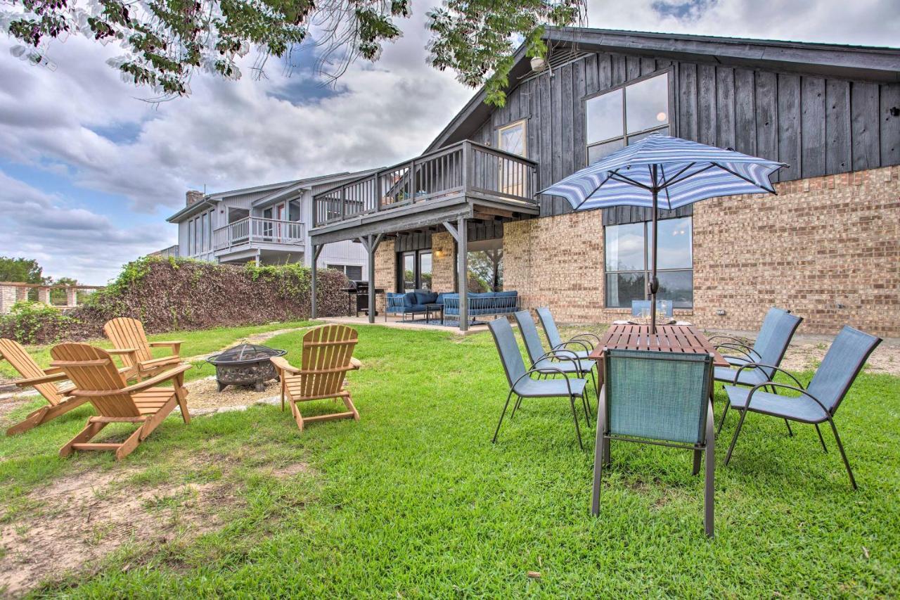 Chic Lakefront Granbury Getaway With Private Dock! المظهر الخارجي الصورة